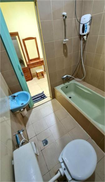 Rainbow Bed N Bfast Hostel Pantai Cenang  Bagian luar foto