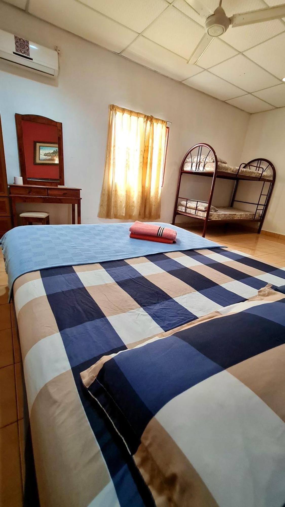 Rainbow Bed N Bfast Hostel Pantai Cenang  Bagian luar foto