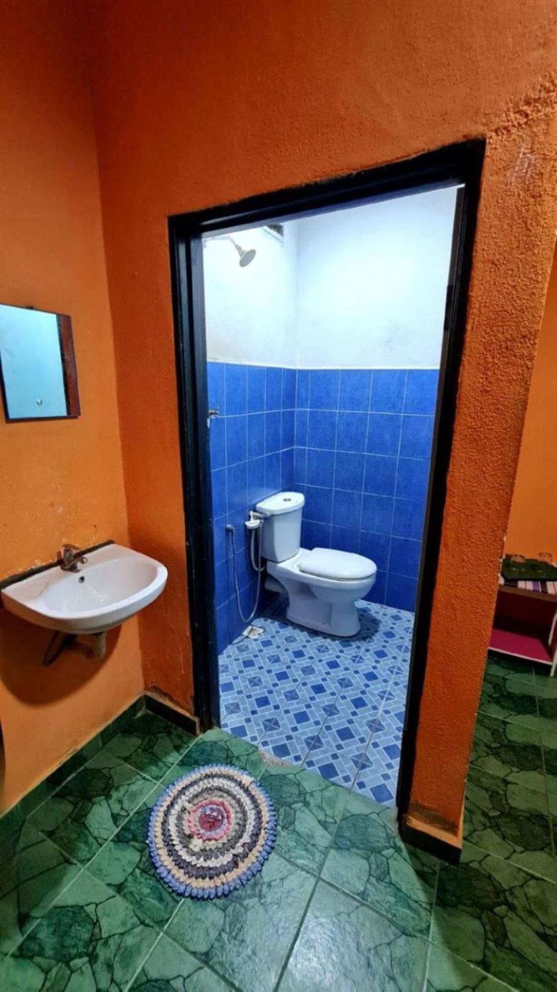 Rainbow Bed N Bfast Hostel Pantai Cenang  Bagian luar foto